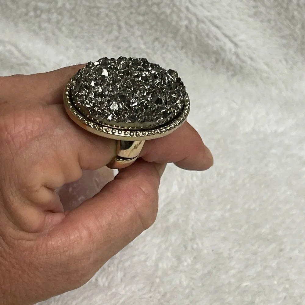 Druzy type fashion stretch ring